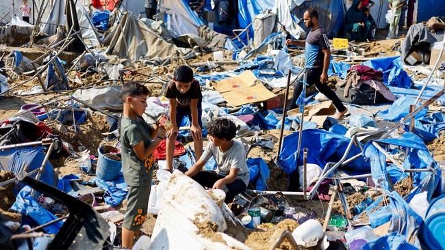 Palestinians inspect the site, following an overnight Israeli strike on a medicine warehouse, according to medics, near to tents sheltering displaced Palestinians, in Deir al-Balah, in the central Gaza Strip, August 1, 2026, residents had been pre-wa