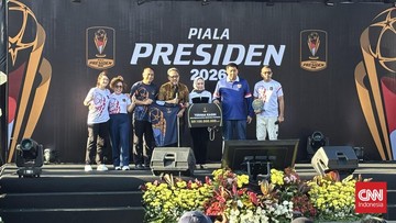 Sorotan Dunia Olahraga CNN Sport : Piala Presiden dan Cek Raksasa untuk Pahlawan Sepak Bola Indonesia