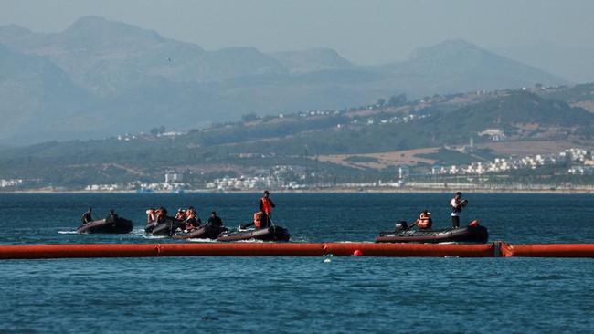 Members of the Royal Moroccan Navy patrol on the Moroccan side of the floating barrier off the border with Morocco, following mass crossings of migrants on foot and by sea from Morocco into Spanish territory, as seen from Ceuta, Spain, August 2, 2026