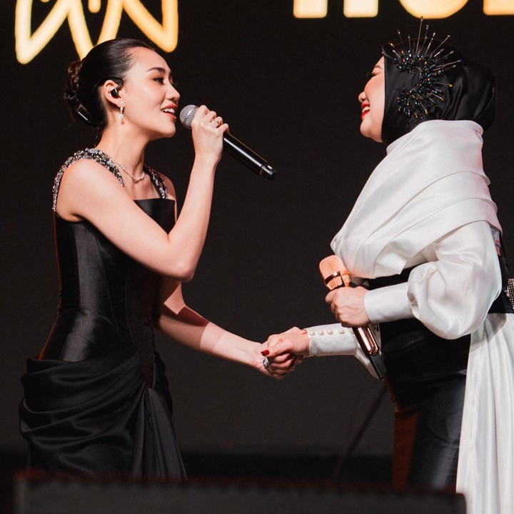 <p>Hal tersebut diungkap langsung oleh Aaliyah melalui beberapa momen saat tampil bareng ibunda yang diunggah di akun Instagram pribadinya. &ldquo;Ternyata demam panggungnya masih sama walaupun nyanyi sama ibu sendiri,&rdquo; ujar Aaliyah, dikutip dari laman Instagram <em>@aaliyah.massaid,</em> Senin (3/8/2026).&nbsp;(Foto: Instagram @aaliyah.massaid)</p>