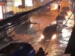 Jalanan Bogor Banjir Usai Hujan Deras, Lalin Sempat Macet