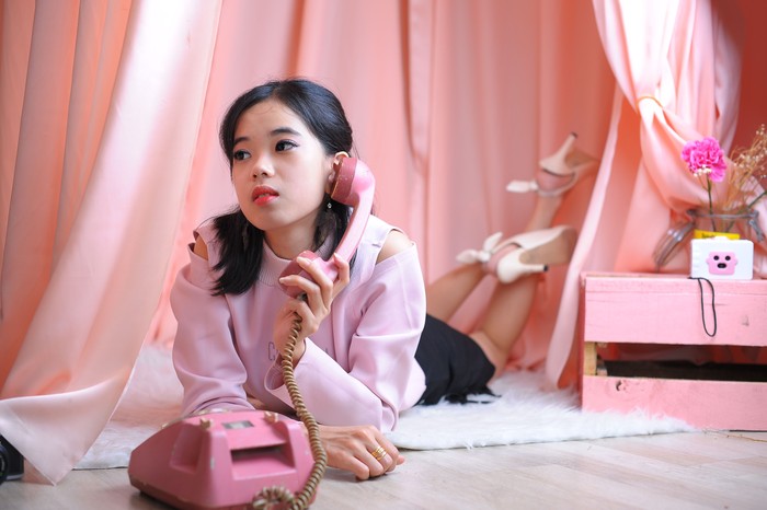 Tipe orang seperti ini mungkin tidak secara gamblang mengatakan bahwa mereka tidak ingin menghabiskan waktunya bersamamu. Tapi kamu bisa mengenali tanda-tandanya dari kalimat yang mereka gunakan dalam percakapan.