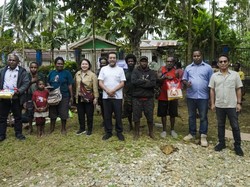 Wakil Ketua DPD Terima Aduan Ratusan Pengungsi dari Puncak Papua Tengah