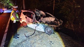 Kecelakaan lalu lintas maut terjadi di Jalan Raya Denpasar-Gilimanuk atau di KM 123-124, tepatnya di sebelah barat Mbah Temon, Lingkungan Penginuman, Kelurahan Gilimanuk, Kecamatan Melaya, Kabupaten Jembrana, Senin (3/8) sekitar pukul 05.20 WITA.
