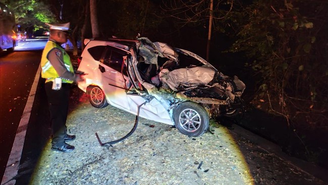 Kecelakaan lalu lintas maut terjadi di Jalan Raya Denpasar-Gilimanuk atau di KM 123-124, tepatnya di sebelah barat Mbah Temon, Lingkungan Penginuman, Kelurahan Gilimanuk, Kecamatan Melaya, Kabupaten Jembrana, Senin (3/8) sekitar pukul 05.20 WITA.
