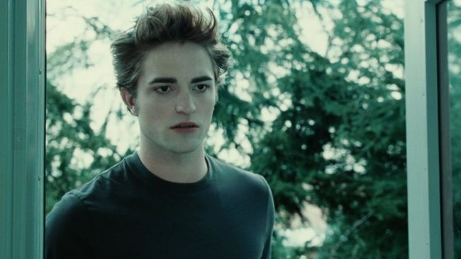 Robert Pattinson sebagai Edward dalam film Twilight (2008)