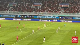 Timnas Indonesia menjamu Vietnam pada laga lanjutan Grup A Piala AFF 2026 di Stadion Pakansari, Bogor, Senin (3/8). (CNNIndonesia/Askar Fatih)