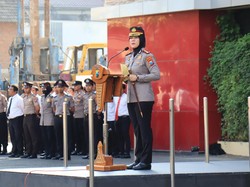 Pesan AKBP Yenni Diarty Saat Pimpin Apel Perdana di Polres Bojonegoro