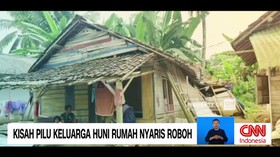 Di tengah program pembangunan daerah yang terus digencarkan, kisah pilu dialami satu keluarga di Kabupaten Pandeglang, Banten.
Selama lima tahun terakhir, keluarga ini harus bertahan di rumah bilik bambu yang nyaris roboh dan belum tersentuh bantuan
