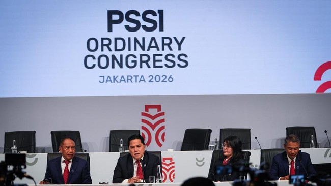 Ketua Umum PSSI Erick Thohir didampingi dua wakilnya, Zainudin Amali dan Ratu Tisha, pada Kongres Biasa PSSI digelar di Hotel Fairmont, Jakarta, Senin (3/8). (Dok Media PSSI).