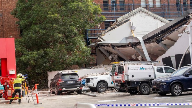 Penampakan Bangunan Ambruk di Sydney, 2 Orang Terluka Serius