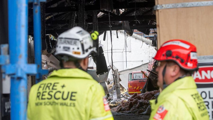 Layanan darurat menanggapi runtuhnya sebuah gedung di Sydney, Australia, 3 Agustus 2026.