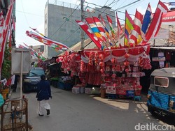 Harapan Panen Buyar, Penjual Bendera Teriak Sepi Pembeli di Awal Agustus