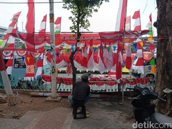 Setahun Sekali Panen Rezeki, Pedagang Bendera Mulai Ramaikan Jakarta