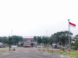 Bendera Merah Putih Raksasa Berkibar di Tiga Titik Alun-alun Ciamis
