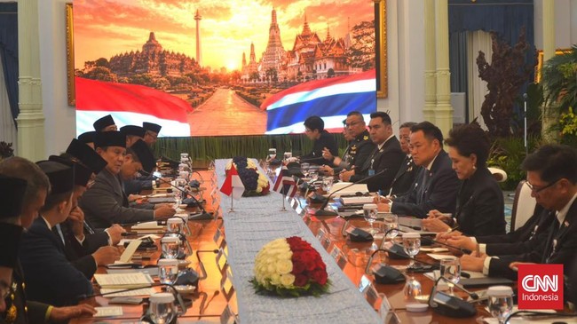 Perdana Menteri Thailand Anutin Charnvirakul melakukan pertemuan dengan Presiden Indonesia Prabowo Subianto