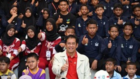 Menteri Keuangan (Menkeu) Purbaya Yudhi Sadewa berpesan kepada para siswa Sekolah Rakyat agar belajar dengan sungguh-sungguh sehingga kelak bisa menjadi pemimpin, bahkan menteri.