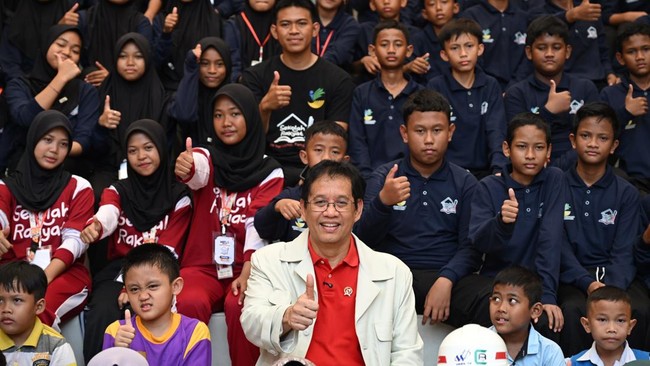 Menteri Keuangan (Menkeu) Purbaya Yudhi Sadewa berpesan kepada para siswa Sekolah Rakyat agar belajar dengan sungguh-sungguh sehingga kelak bisa menjadi pemimpin, bahkan menteri.