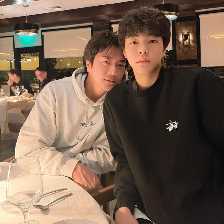 <p>Rook Hee yang dikenal sebagai putra sulung pasangan Kwon Sang Woo dan Son Tae Young tengah menjadi sorotan publik berkat visualnya yang disebut bak seorang idol K-Pop. (Foto: Instagram @rookiekwone)</p>