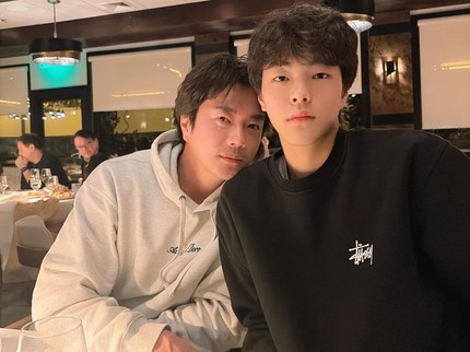 Terpopuler: Potret Tampan Rook Hee, Putra Aktor Korea Kwon Sang Woo