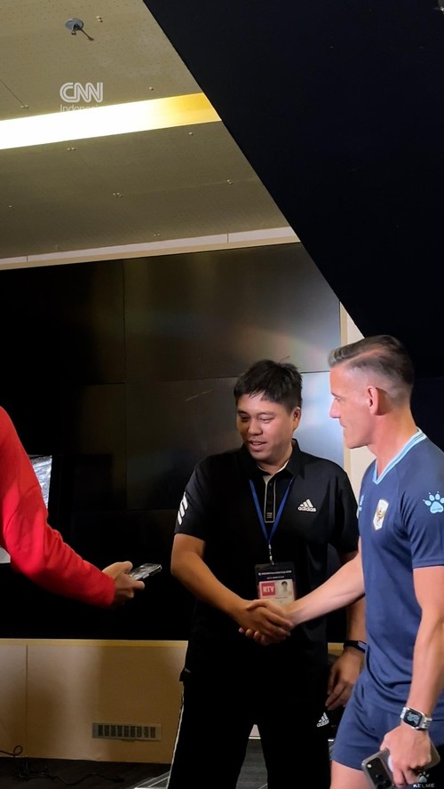Momen Rizky Ridho Bantu Foto Jurnalis Vietnam Bareng Herdman