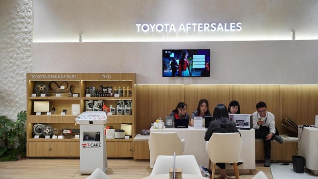 Toyota memperpanjang garansi kendaraan hingga 6 tahun atau 160.000 km lewat T-Care Xtra, dengan syarat servis berkala ke-8 sampai ke-11.