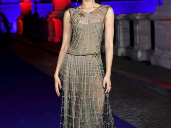 Zendaya menutup rangkaian acara di Roma dengan gaun vintage Giorgio Armani koleksi Spring/Summer 1990. Detail motif jaring laba-laba membuat tampilannya selaras dengan tema Spider-Man/Foto: instagram.com/zendaaaluvvv