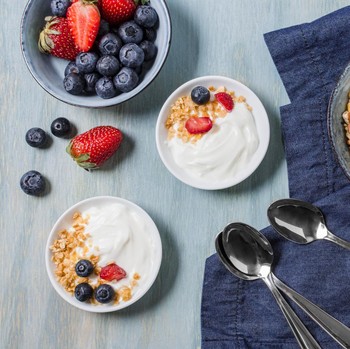5 Topping Greek Yogurt yang Bikin Kenyang Lebih Lama