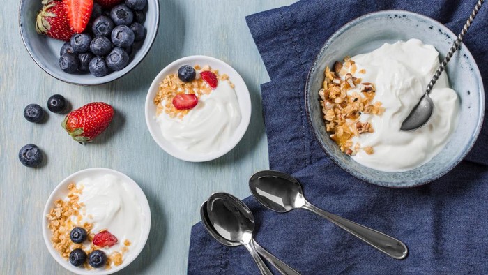 5 Topping Greek Yogurt yang Bikin Kenyang Lebih Lama