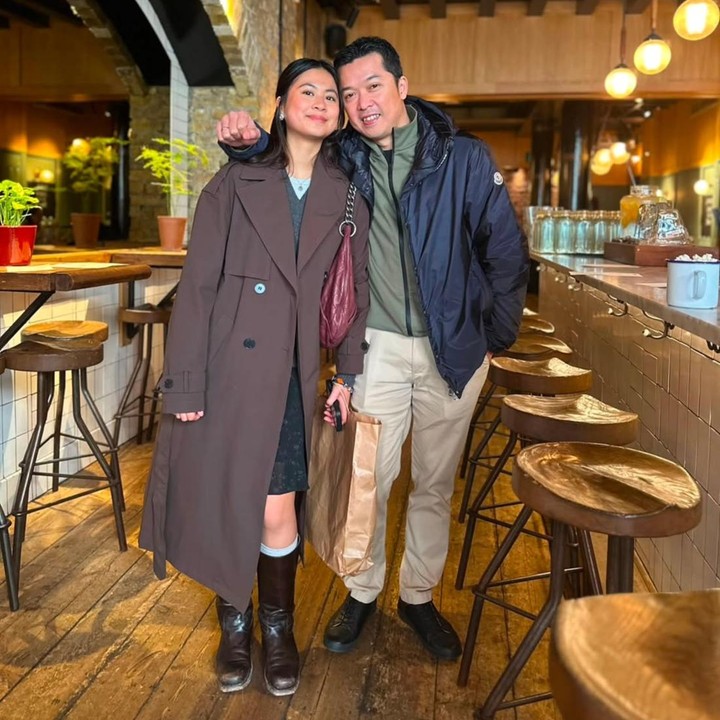 <p>Kabar bahagia datang dari keluarga mantan pemain bulu tangkis Indonesia, Taufik Hidayat. Anak sulungnya, Natarina Alika Hidayat, baru saja merayakan ulang tahunnya yang ke-19, Bunda. (Foto: Instagram @taufikhidayatofficial)</p>