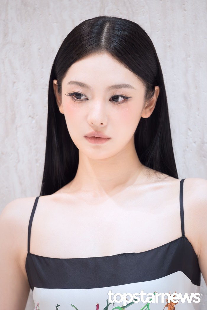 Di antara para artis Korea yang datang, ada satu nama yang kehadirannya sontak mencuri atensi tidak hanya MY (nama fandom resmi aespa), tetapi juga warganet, berkat penampilan yang effortless dan visual menawan. / Foto: x.com/TSN_PHOTO
