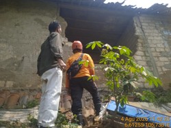 Rumah di Dramaga Bogor Rusak Diterjang Hujan Angin, Penghuni Mengungsi