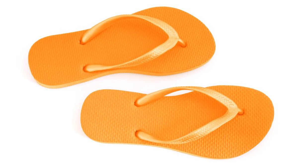 Memang Nyaman, tapi Kenapa Sandal Jepit Tak Boleh Dipakai di Pesawat?