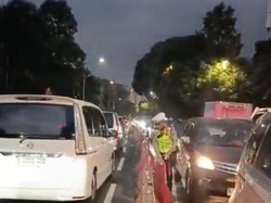 Ada Proyek Galian, Jalan Layang Antasari Arah Cipete Macet Malam Ini