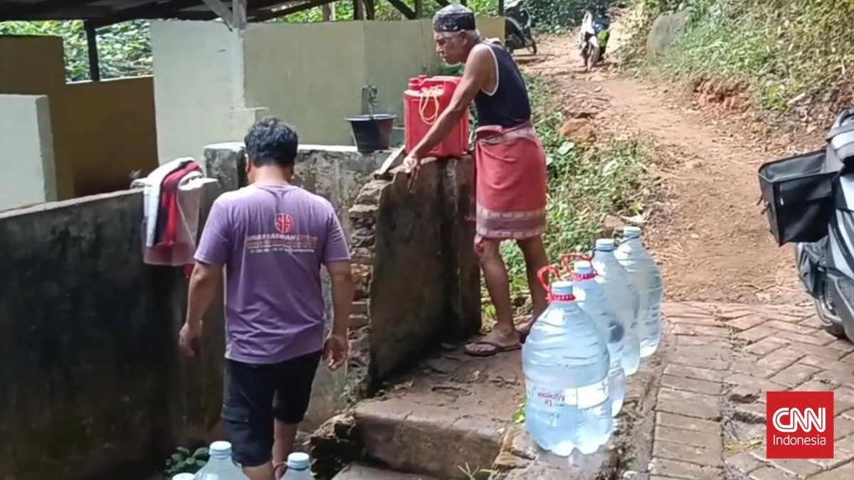 Kemarau Panjang, Warga Pingku Bogor Tempuh 4 Kilometer demi Air Bersih