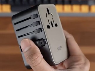 Apakah Satu Adaptor Travel Bisa Cas Laptop, HP, dan Kamera Sekaligus?