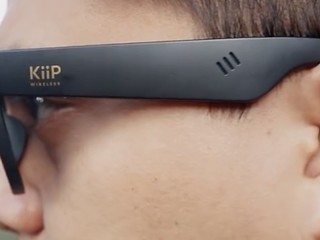 Kacamata Sekaligus Headset Bluetooth, Worth It untuk Gantiin Earphone?