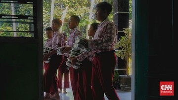 Indonesian School's Nutrition Program Eases Parental Worries, Builds Responsibility