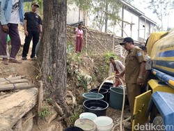Kekeringan Meluas di Lombok Barat, Warga Minum Air Bor-Numpang Nyuci