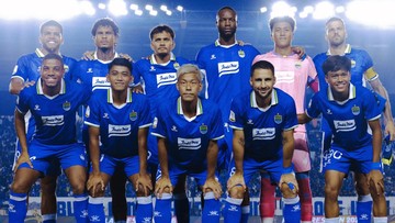 Sorotan Dunia Olahraga CNN Sport : Satu Gol Penalti Antar Persib Lumat Persija 2-0 di Babak I