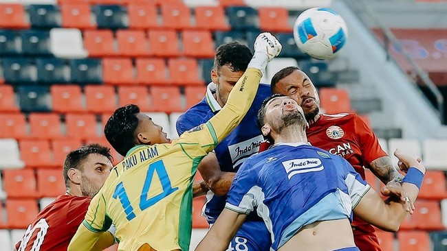 Persija kalah 1-2 dari Persib pada babak semifinal Piala Presiden 2026 di Stadion Kapten I Wayan Dipta, Gianyar, Bali, Selasa (4/8).