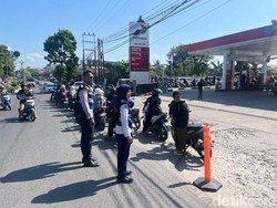Warga Masih Sulit Cari BBM, Pemkab Kobar Kerahkan Dishub-Satpol PP Awasi SPBU