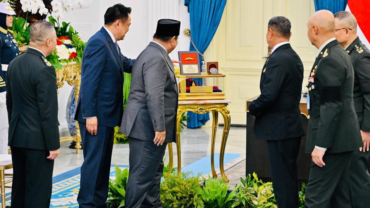 Makna 'Baret Merah' dan Medali Militer Thailand yang Diterima Prabowo