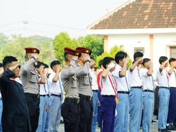 Taruna Akpol Gembleng Siswa Sekolah Rakyat Ponorogo Selama Sepekan