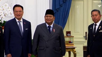 Momen Prabowo Terima Baret Merah & Medali Militer Dari PM Thailand