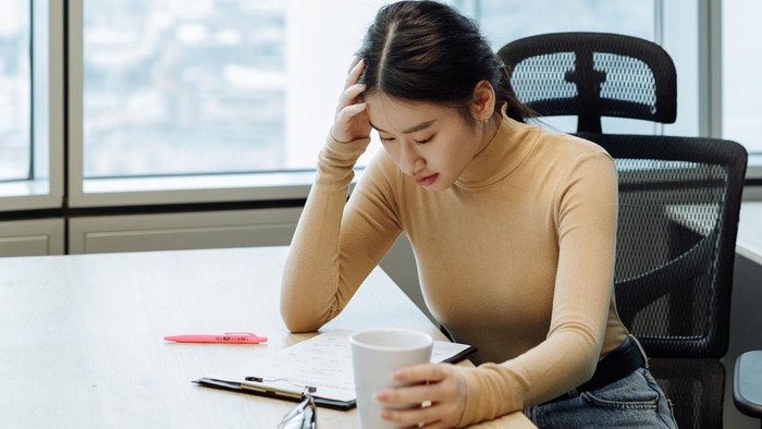 3 Kebiasaan yang Sulit Ditinggalkan Orang Insecure, Sering jadi Beban Pikiran!