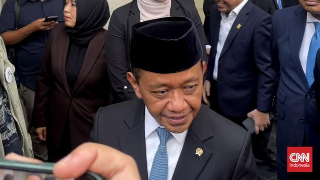 Menteri Energi dan Sumber Daya Mineral (ESDM) Bahlil Lahadalia saat ditemui di kantor Kementerian ESDM, Jakarta Pusat, Rabu (5/8).