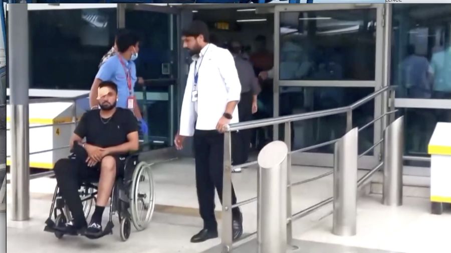 Beberapa penumpang dan awak kabin Air India mengalami cedera setelah pesawat nan melayani rute Phuket, Thailand, menuju Delhi, India, mengalami turbulensi singkat saat penerbangan pada Selasa (4/8/2026). (Tangkapan Layar Video Reuters/ANI)