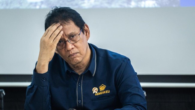 Menteri Keuangan Purbaya Yudhi Sadewa bersiap memberikan pernyataan saat konferensi pers di Kantor Kementerian Keuangan, Jakarta, Rabu (5/8/2026). COO Danantara yang juga Kepala BP BUMN Dony Oskaria bertemu dengan Menteri Keuangan Purbaya membahas se