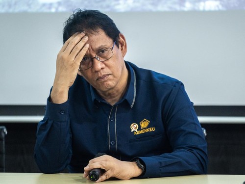 Menteri Keuangan Purbaya Yudhi Sadewa bersiap memberikan pernyataan saat konferensi pers di Kantor Kementerian Keuangan, Jakarta, Rabu (5/8/2026). COO Danantara yang juga Kepala BP BUMN Dony Oskaria bertemu dengan Menteri Keuangan Purbaya membahas se